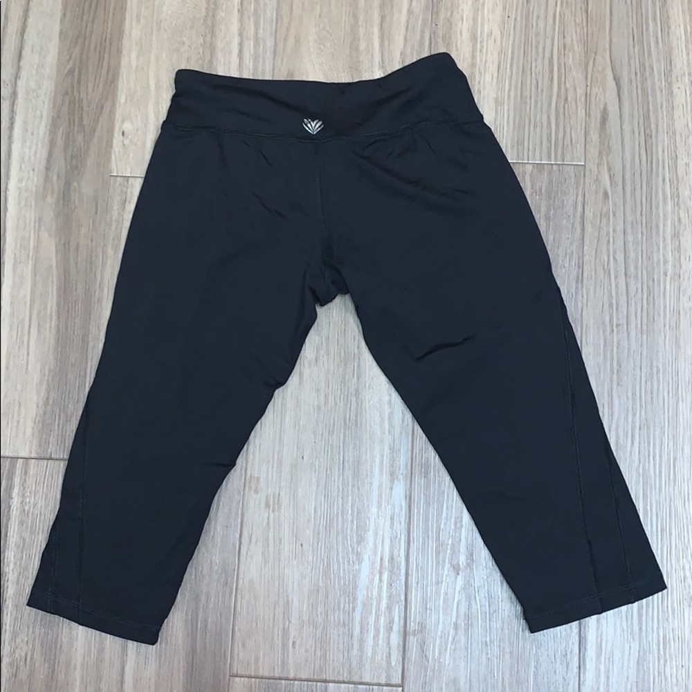 Black Cropped Leggings - Picture 2 of 6